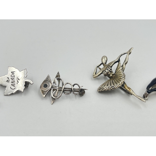 1182 - Five .925 silver brooches - approx. gross weight 15.18 grams