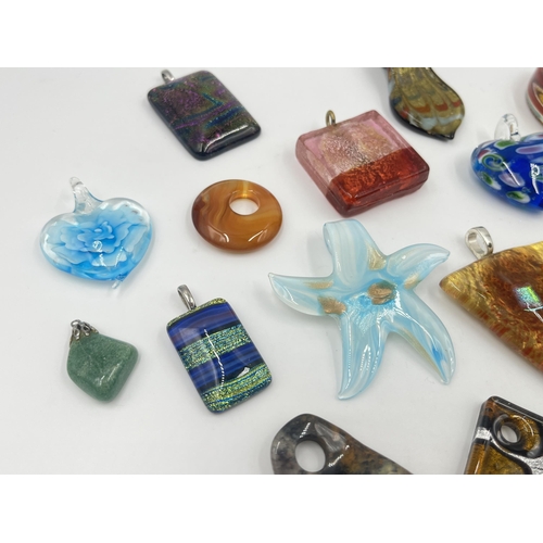 1191 - A collection of art glass pendants