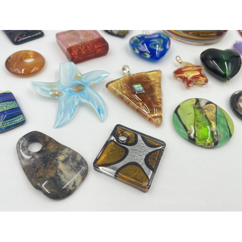 1191 - A collection of art glass pendants