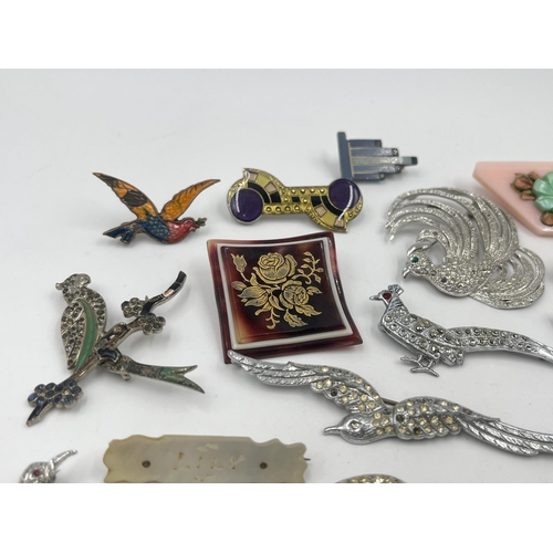 1198 - A collection of vintage brooches to include C. Popesco France, mother of pearl, horn etc.