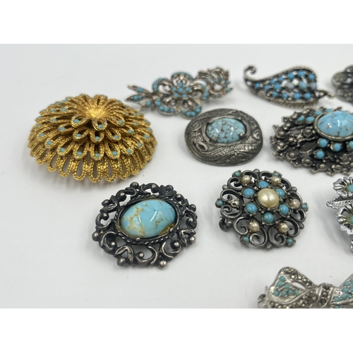 1201 - A collection of vintage turquoise brooches to include Miracle etc.