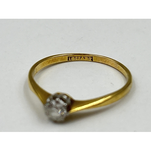 1218 - An 18ct gold and platinum diamond solitaire ring, size P - approx. gross weight 1.7 grams