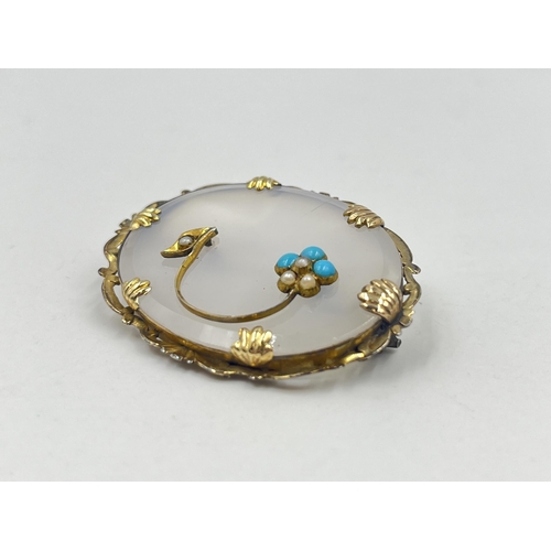 1225 - A Victorian yellow metal chalcedony and turquoise forget me not brooch - approx. gross weight 14.42 ... 