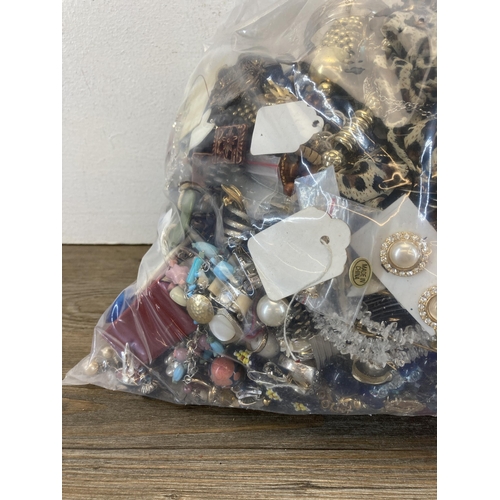 368 - Approx. 10kg of costume jewellery