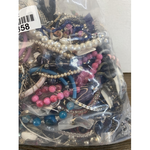 369 - Approx. 10kg of costume jewellery