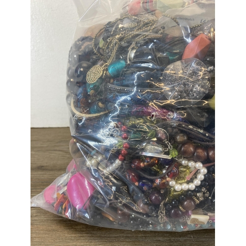 370 - Approx. 10kg of costume jewellery