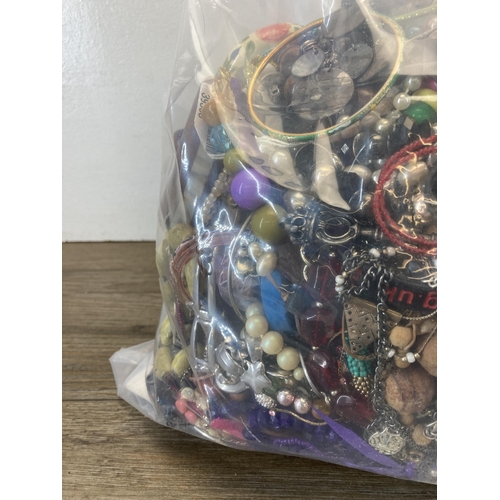 371 - Approx. 10kg of costume jewellery