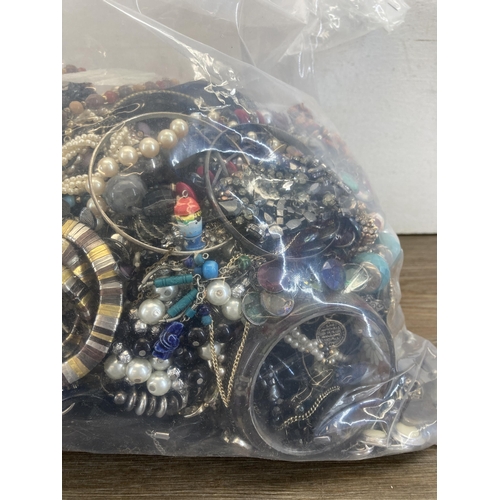 390 - Approx. 10kg of costume jewellery