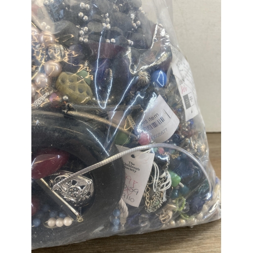 400 - Approx. 10kg of costume jewellery