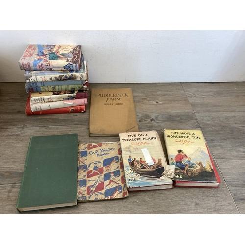 417 - A collection of vintage novels to include Black Beauty, Five Go Adventuring Again by Enid Blyton, Th... 