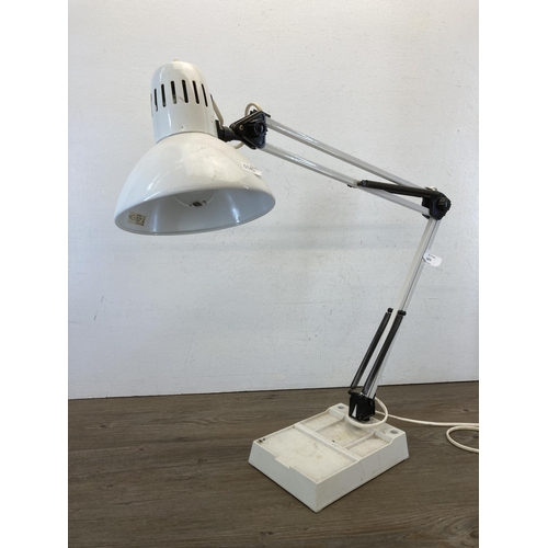 425 - An Anglepoise style articulated desk lamp