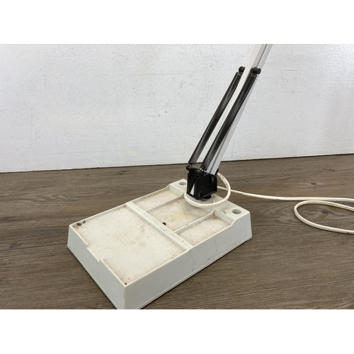 425 - An Anglepoise style articulated desk lamp