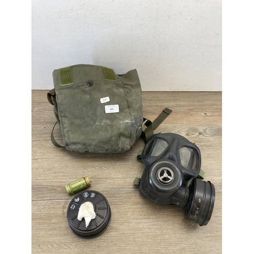 500 - A bagged mid 20th century military issued gas mask