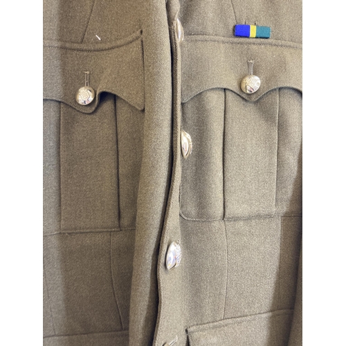 505 - A 1968 R. E. City Ltd. British army officer's dress set