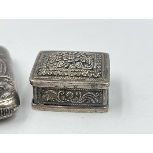 1254 - Two white metal items, one Art Nouveau type vesta case and one pill box - approx. gross weight 50 gr... 