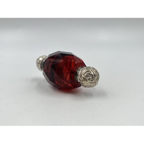 1257 - A Victorian white metal and cranberry glass double sided scent bottle - approx. gross weight 44 gram... 