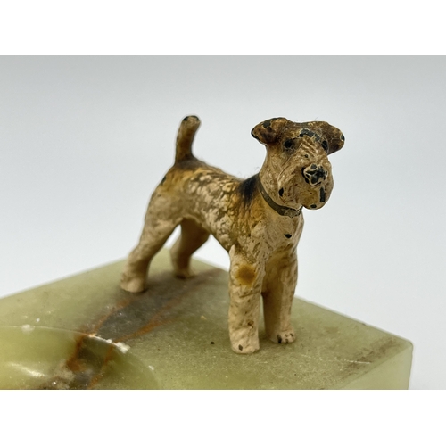 1346 - A 1930s onyx and and cold painted bronze novelty dog ashtray - approx. 6cm high x 11cm wide x 7.5cm ... 