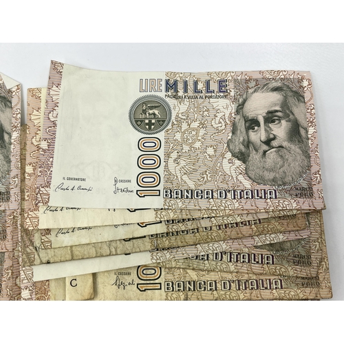 1360 - A large collection of 1980s Italian Marco Polo 1000 lire banknotes