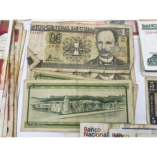 1362 - A collection of Cuban banknotes, Banco Nacional de Cuba 1, 3, 5, 10 and 20 convertible pesos, two 1 ... 