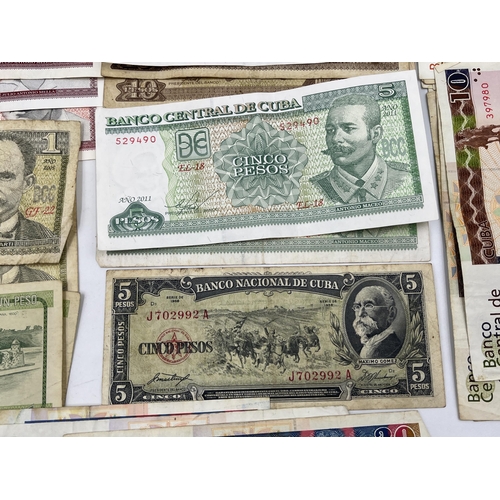 1362 - A collection of Cuban banknotes, Banco Nacional de Cuba 1, 3, 5, 10 and 20 convertible pesos, two 1 ... 