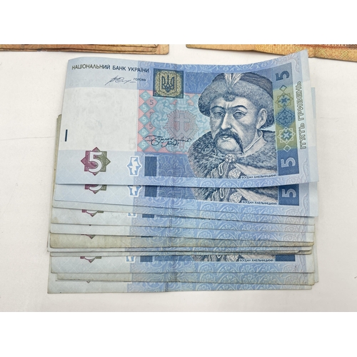 1366 - Approx. forty-four Ukranian banknotes, nine 2015, four 2013 and one 2005 5 Hryven, nine 2005, three ... 