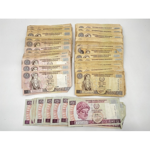 1367 - A large collection of Central bank of Cyprus banknotes with £1 examples dated 1.2.1997, 1.10.1997, 1... 