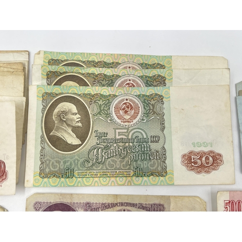 1371 - A collection of Russian banknotes; 1, 3, 5, 10 and 25 roubles dated 1961 and 50, 100 and 500 roubles... 