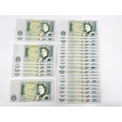 1375 - Twenty eight early 1980s Bank of England £1 notes, some with consecutive serial numbers DW46 644911-... 