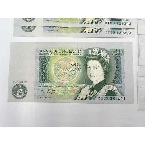 1375 - Twenty eight early 1980s Bank of England £1 notes, some with consecutive serial numbers DW46 644911-... 