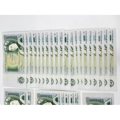 1375 - Twenty eight early 1980s Bank of England £1 notes, some with consecutive serial numbers DW46 644911-... 