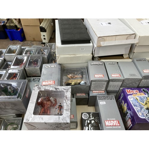 335 - A large collection of boxed The Classic Marvel Figurine Collection collector's figurines to include ... 