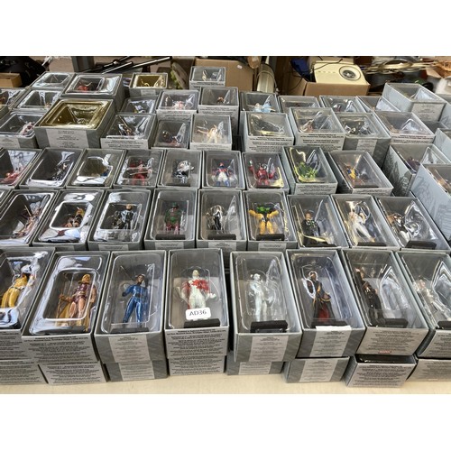 335 - A large collection of boxed The Classic Marvel Figurine Collection collector's figurines to include ... 