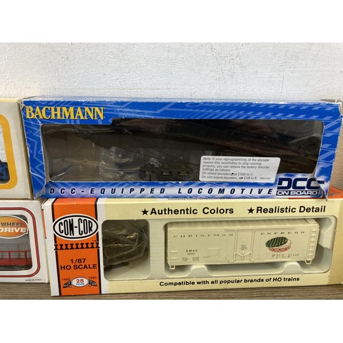 342 - A collection of HO scale model railway items to include boxed Bachmann 61502 F9 diesel locomotive, b... 