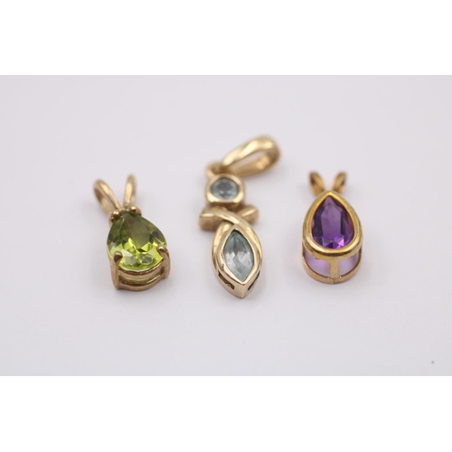 1018 - Three 9ct gold gemstone pendants, one blue topaz, one amethyst, and one peridot - approx. gross weig... 