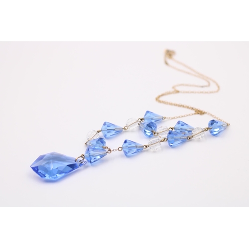 1086 - A 9ct gold blue and clear glass drop chain necklace - approx. gross weight 14.9 grams