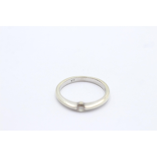 1091 - A 9ct white gold diamond tension set solitaire ring - approx. gross weight 1.9 grams