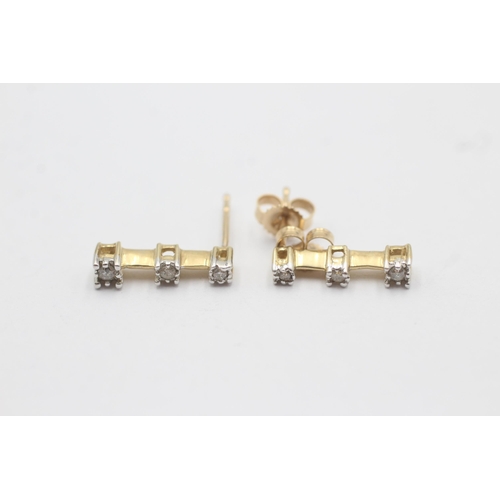 1092 - A pair of 10ct white and yellow gold diamond trilogy column stud earrings - approx. gross weight 1.3... 