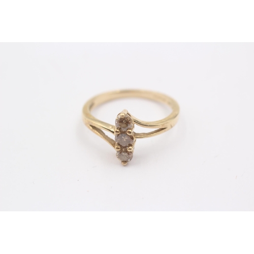 1108 - A 9ct gold cognac diamond set trilogy ring, size P - approx. gross weight 2.3 grams