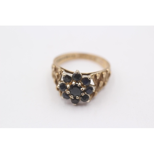 1113 - A 9ct gold sapphire set floral cluster ring - approx. gross weight 4 grams