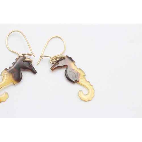 1145 - A pair of 9ct gold amber seahorse drop earrings - approx. gross weight 0.7 grams