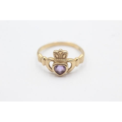 1148 - A 9ct gold amethyst heart Claddagh statement ring - approx. gross weight 1.9 grams