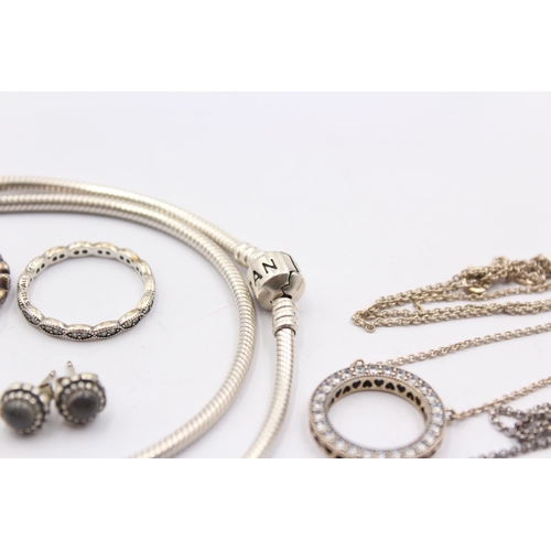 1162 - Eight pieces of Pandora .925 silver jewellery