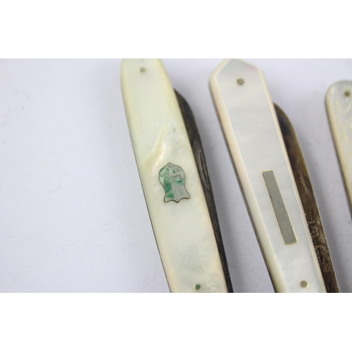 1331 - Three hallmarked sterling silver pocket knives with mother of pearl handles - approx. gross weight 5... 