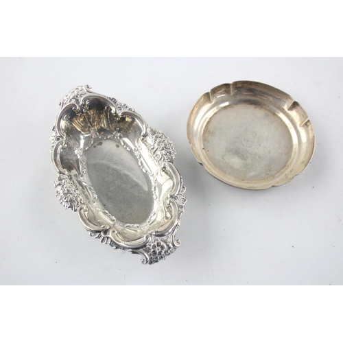 1352 - Two hallmarked sterling silver trinket dishes - approx. gross weight 85 grams