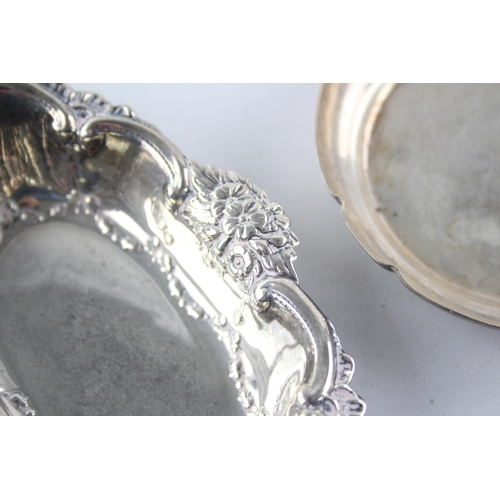 1352 - Two hallmarked sterling silver trinket dishes - approx. gross weight 85 grams