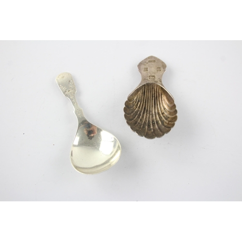 1359 - Two hallmarked sterling silver caddy spoons - approx. gross weight 38 grams