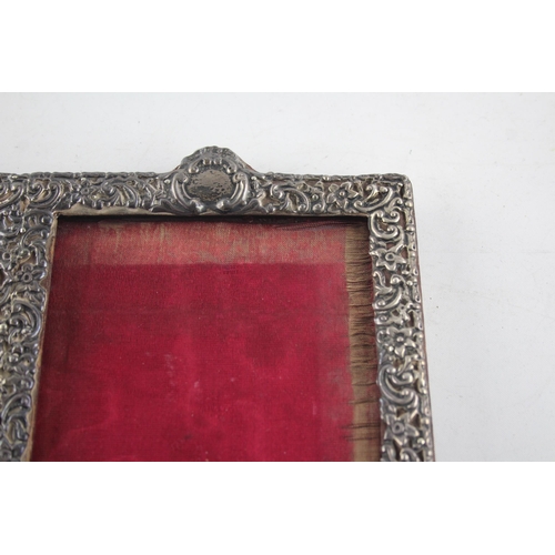 1375 - A Victorian Synyer & Beddoes sterling silver photo frame, hallmarked Birmingham 1899 - approx. gross... 