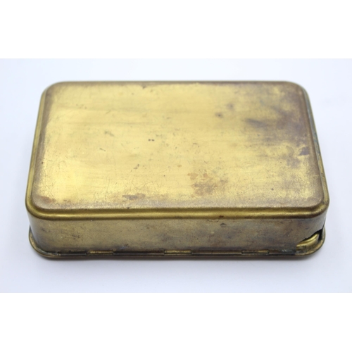 1379 - A WWI 1914 Princess Mary brass Christmas tin