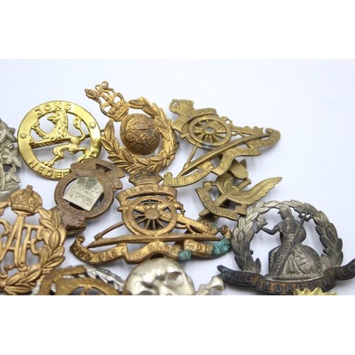 1381 - A collection of military cap badges to include Scottish, K.O.Y.L.I, R.A.F, SAS etc.