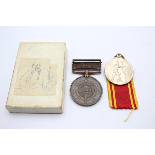 1398 - Two boxed Elizabeth II medals presented to Idris Williams, one National Fire Brigades Association br... 